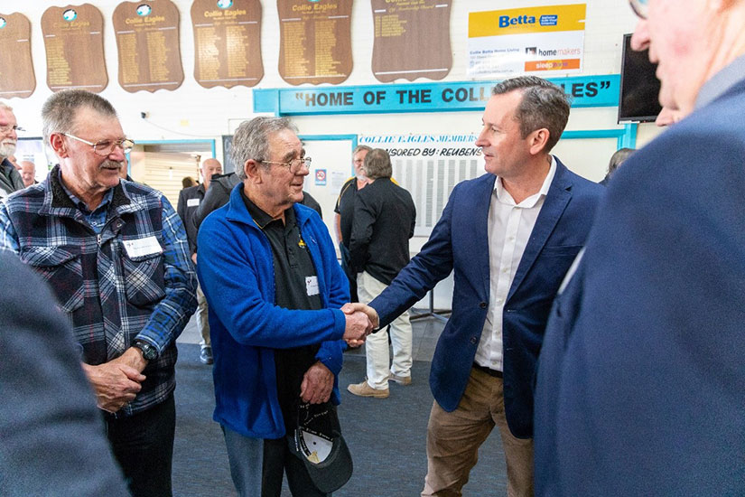 Premier meets Collie locals for Anzac centenary