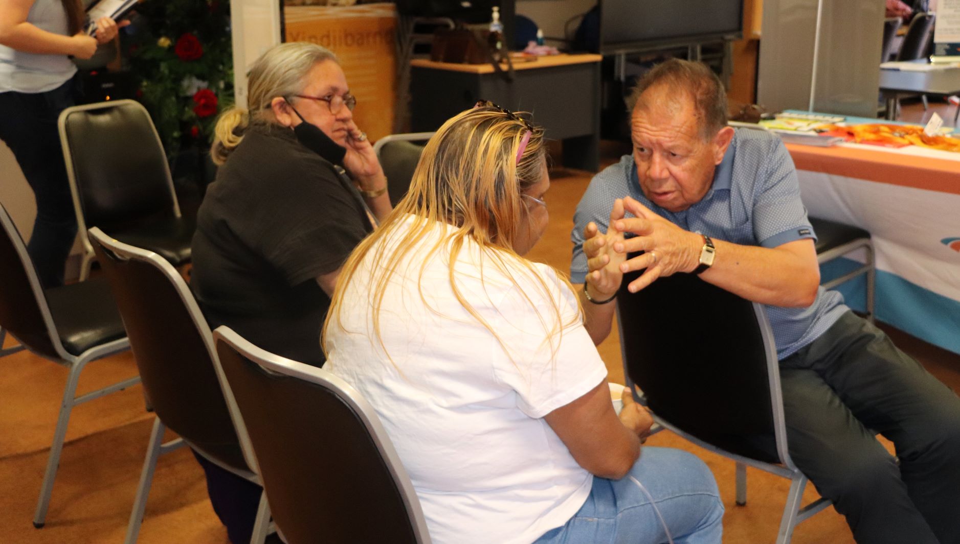 Stephen Goodall speaking with community members in South Hedland