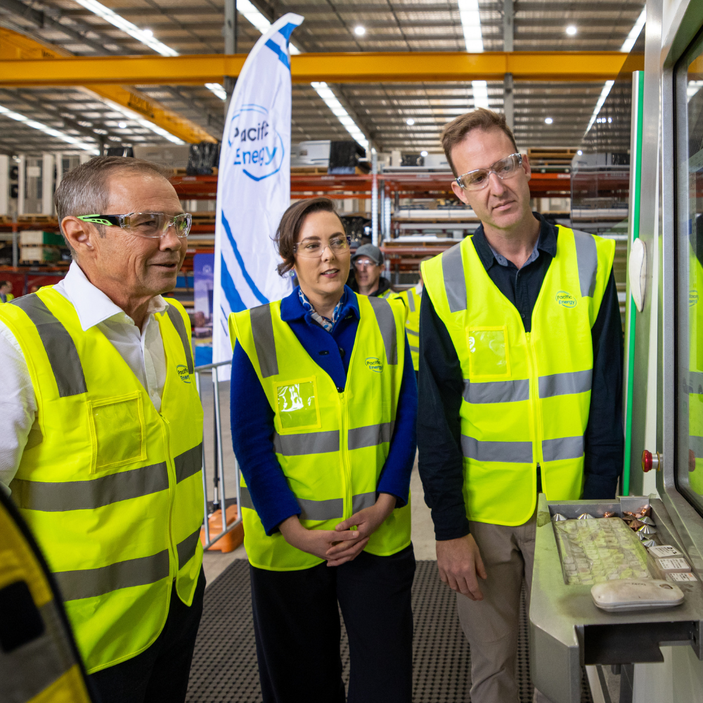 Hon Stephen Dawson is talking to two representatives from Pacific Energy 