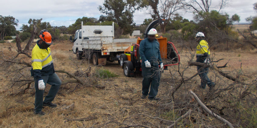 Prisoners gain job skills while learning bushfire prevention in Mid-West