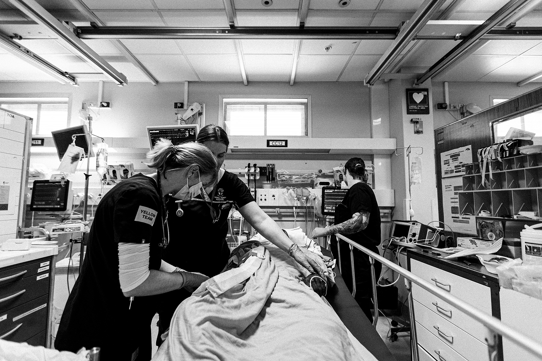 psa finalists east metropolitan health services staff responding to a patient in emergency room 