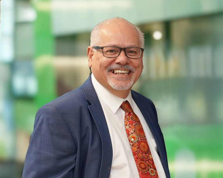 psa finalist glenn pearson standing Infront of The Kids Insitute building
