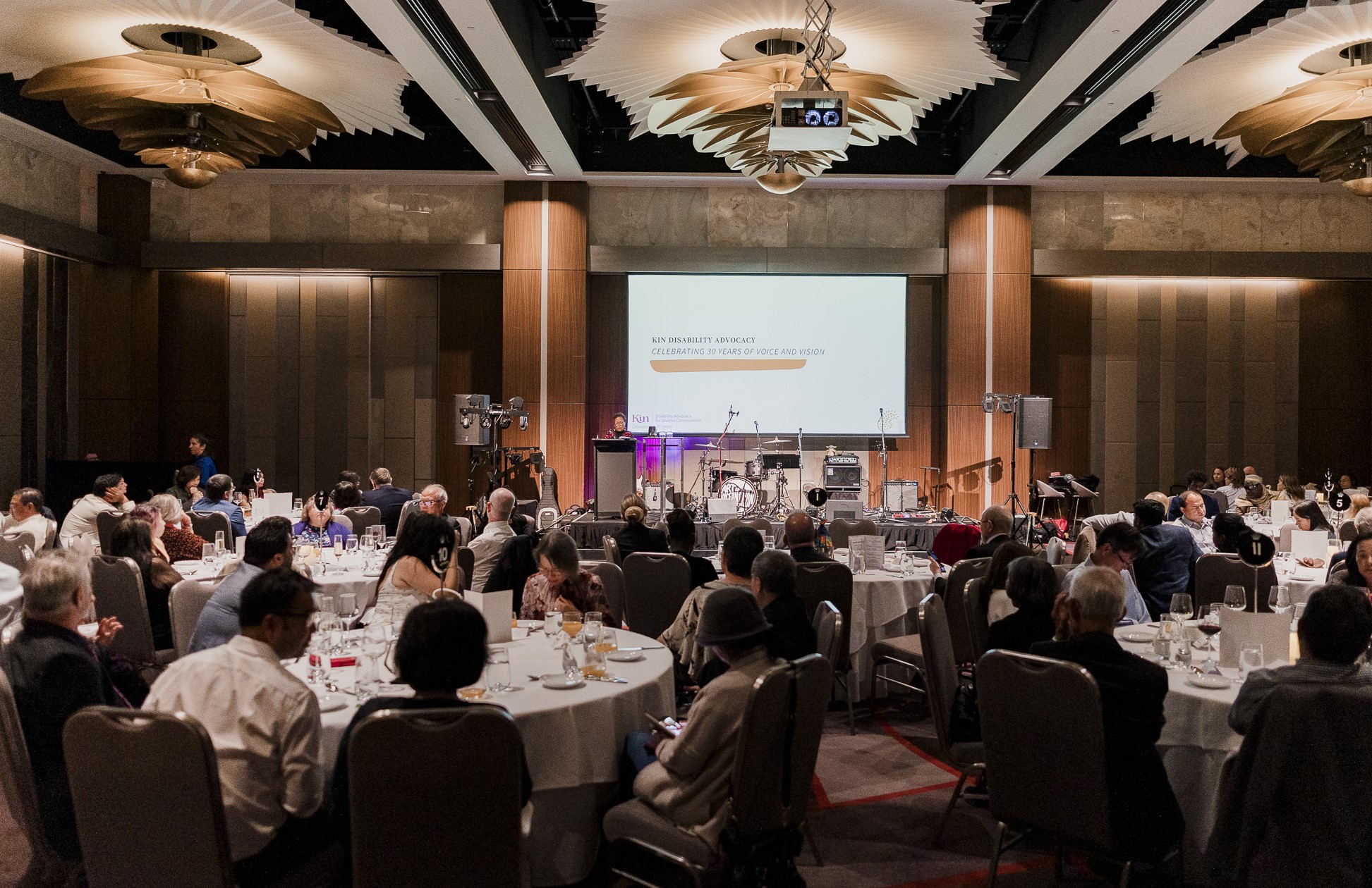 A gala event with lots of people seated around tables