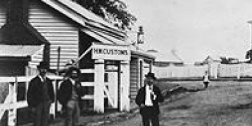 Vigilant colonial customs officers at Her Majesty's customs station, Wahgunyah, Victoria in the 1890s. Melbourne University Archives