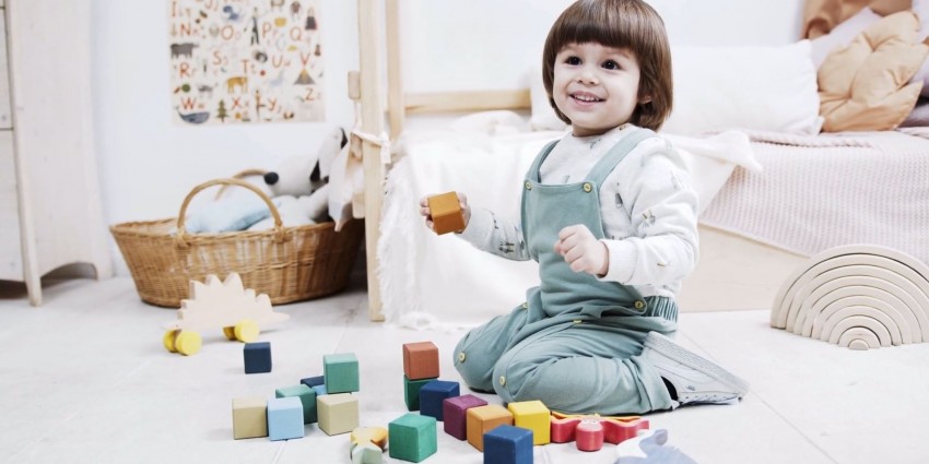 A young toddler is playing with building bricks