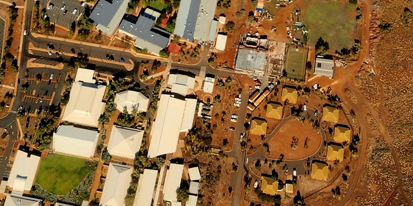 Aerial photo of a town in the Pilbara
