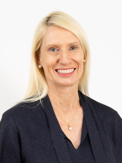 linda dawson smiling and looking at the camera